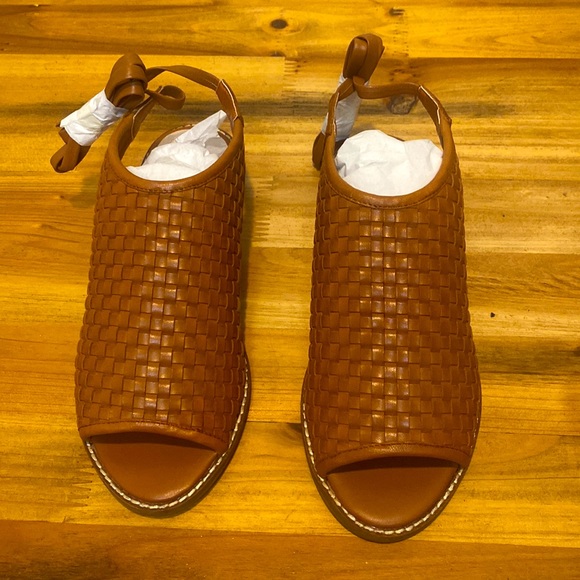$15 MOVING SALE - NWB Kelsi Dagger Stockholm Braided/Woven Open Toe Flat Sandals - Picture 2 of 8